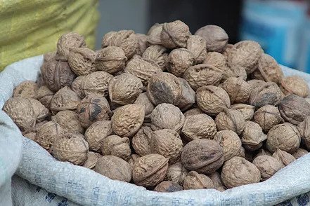Chance of colon cancer recurrence nearly cut in half in people who eat nuts